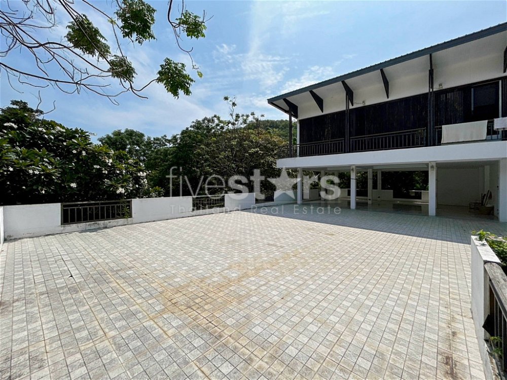 Stand Alone 5 Bedroom Villa On A Large Land Plot 3302067003
