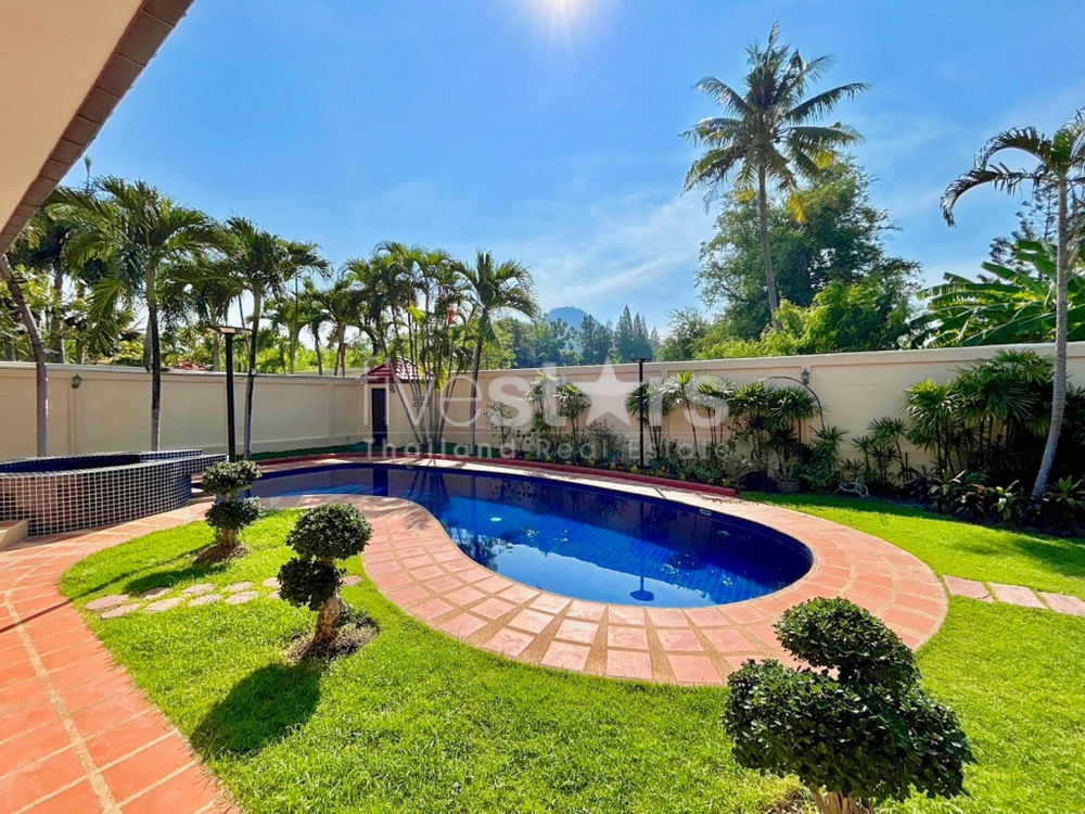 Crystal View : Large Renovated 3 Bedroom Pool Villa 3810767365