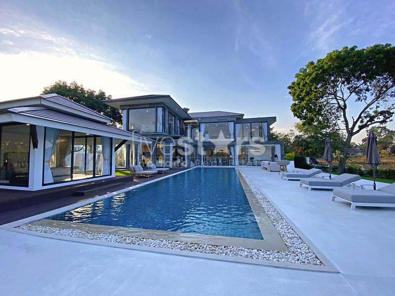 Exquisite Pool Villa Overlooking the Fairways of Palm Hills Golf Club 2459422997