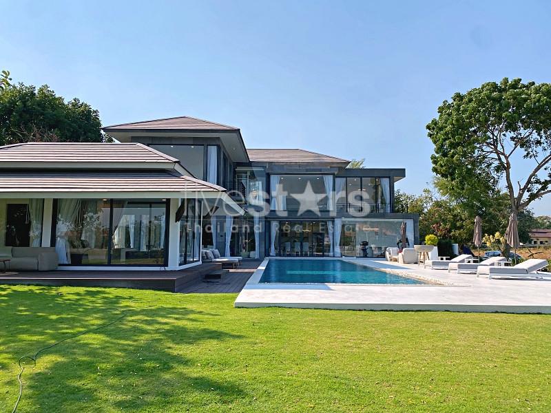 Exquisite Pool Villa Overlooking the Fairways of Palm Hills Golf Club 2459422997