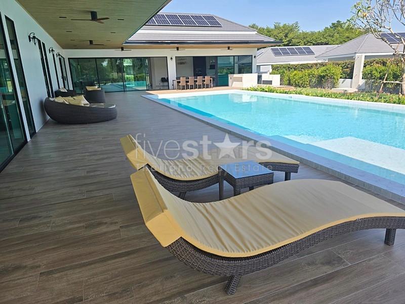 Modern 3-Bedroom L-Shaped Villa with Golf Course Views at Palm Hills