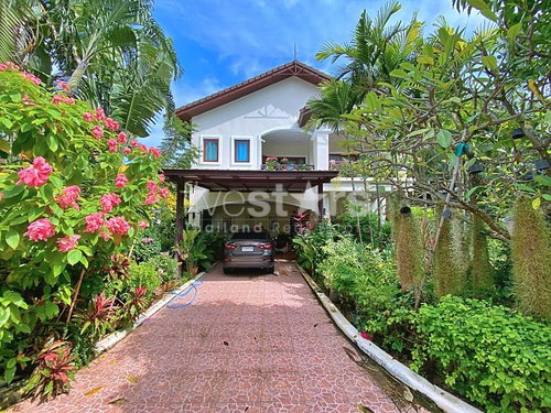 Traditional 3-Bedroom Villa in Peaceful Development with Communal Pool 1533774087