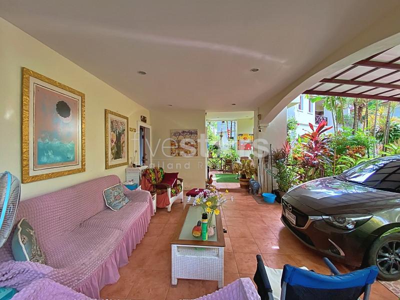Traditional 3-Bedroom Villa in Peaceful Development with Communal Pool 1533774087