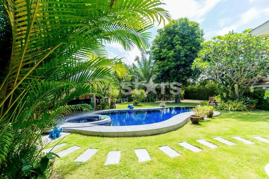 Stunning 3 Bedroom Pool Villa for Sale in Hua Hin with Large Tropical Garden and Guesthouse 121760338