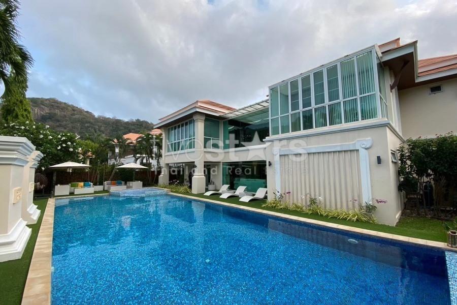 Stunning 5-Bedroom Villa with Mountain Views, Near Sainoi Beach in Hua Hin 3094931681