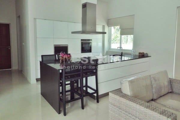 White Beach Villas : Coconut Villa E 1207991445