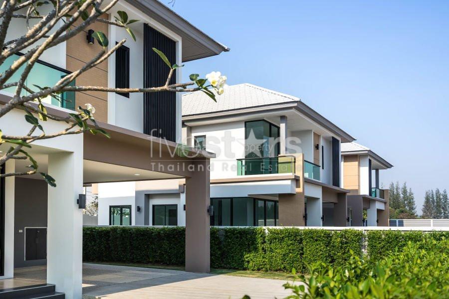 Modern Luxury 2 Storey House close to Town 2471869218