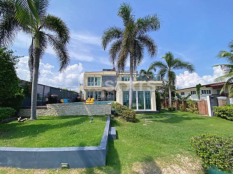 Rare True Beachfront Villa for Sale in Hua Hin – Price Reduced to THB 79 Million 2486730555