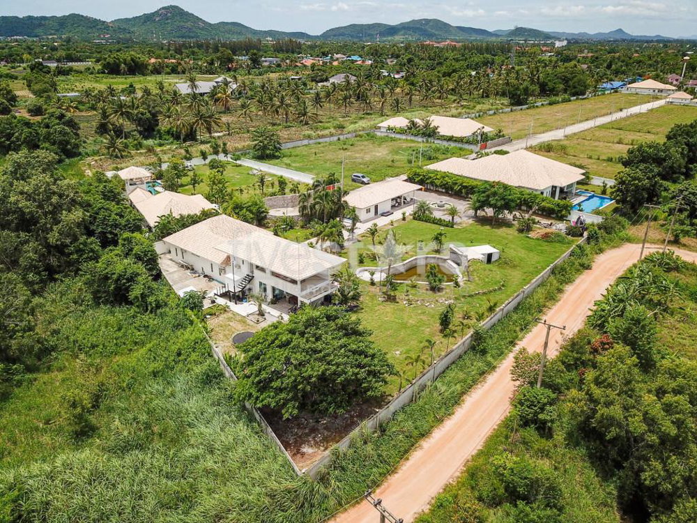 5 Bedroom House On Large Land Plot 1937789500