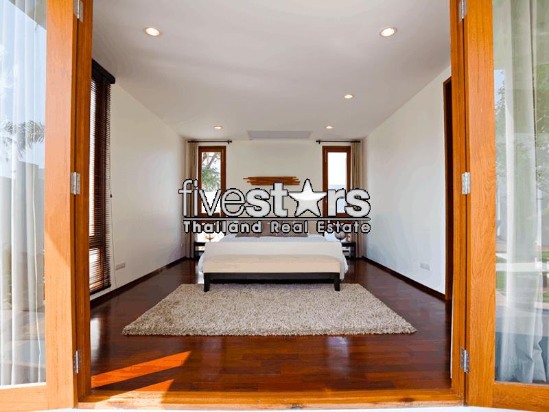 3 Bed, Modern Design Villa by the Sea 2326344270