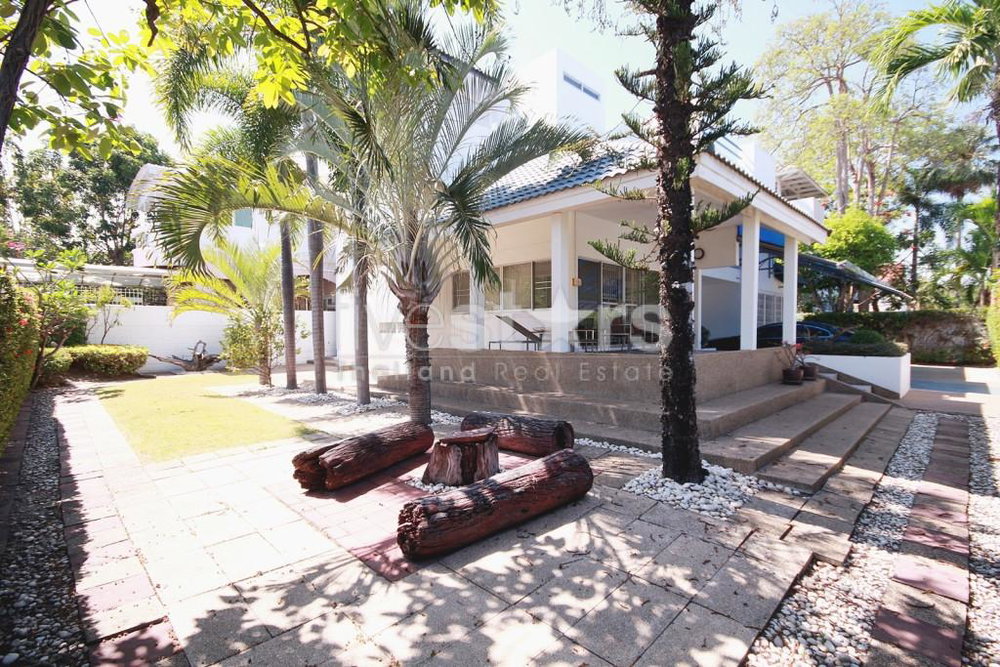 City center 3 bedroom villa walking distance from the beach 478036377
