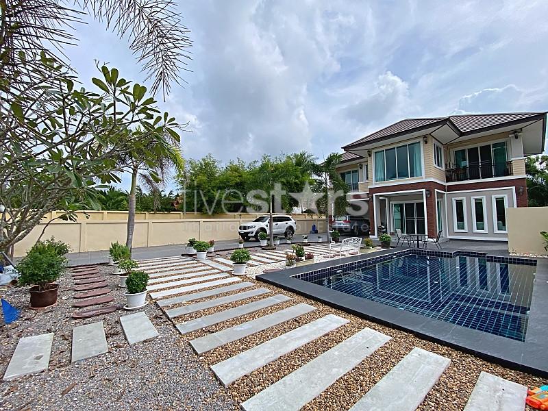 Spacious 4-Bedroom Pool Villa Near Black Mountain Golf 4112377004