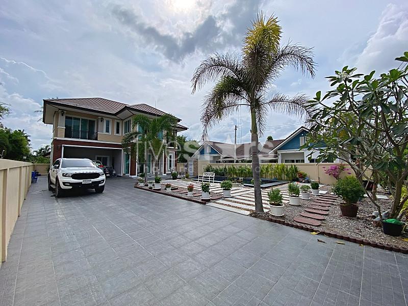 Spacious 4-Bedroom Pool Villa Near Black Mountain Golf 4112377004