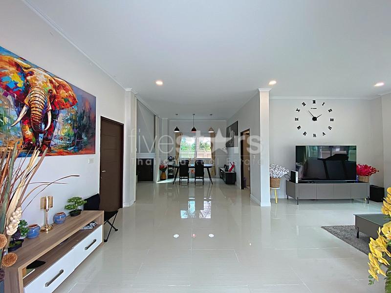 Spacious 4-Bedroom Pool Villa Near Black Mountain Golf 4112377004