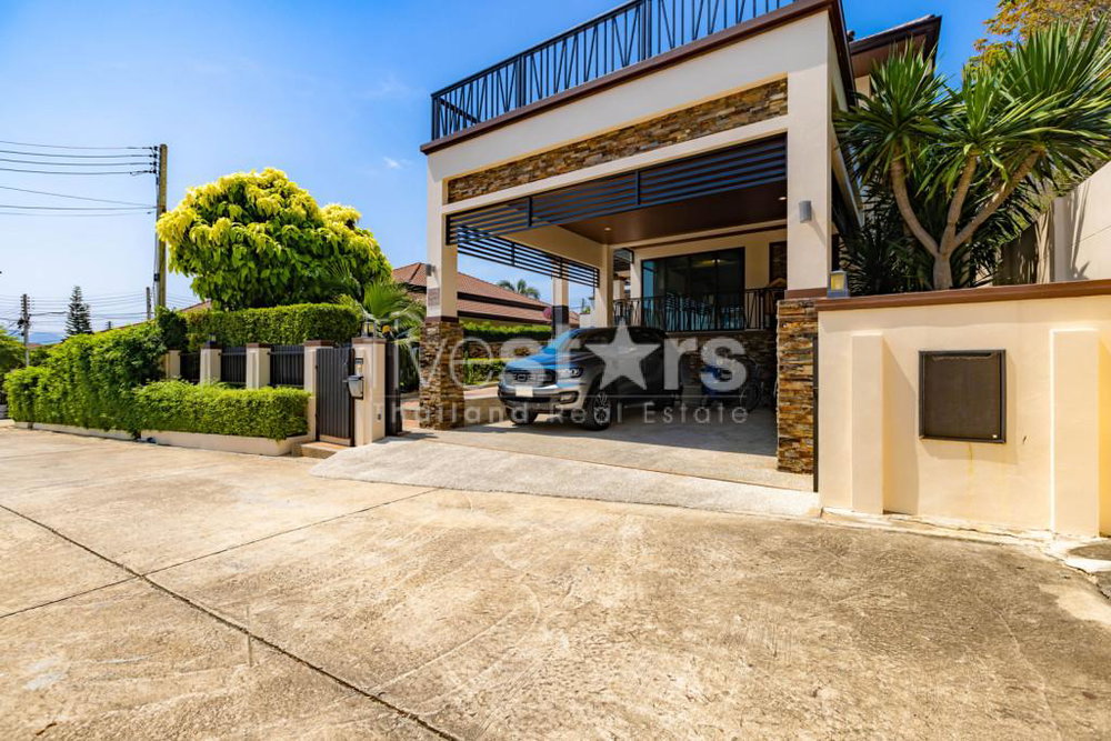 Stunning 5 Bedroom Pool Villa very Close to Central Hua Hin 454264192
