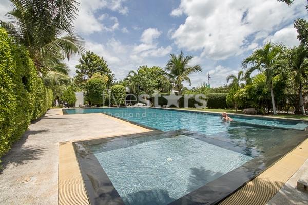 Modern 3 Bedroom Villa 1396692830