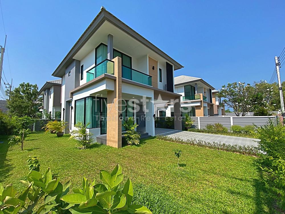 2 Story 3 Bed 3 Bath Villa Near Bluport Mall 1608564131