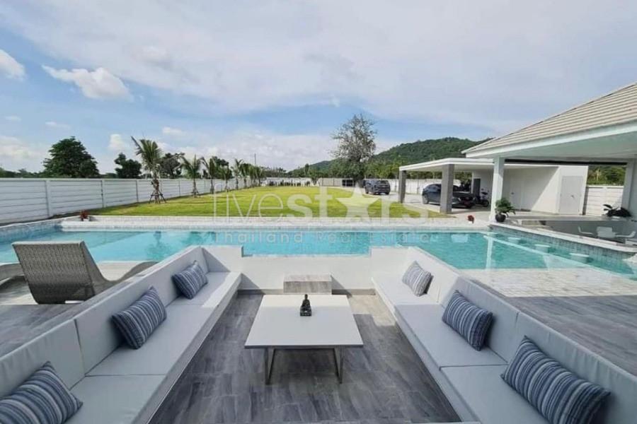 Black Mountain : Luxury 4 Bedroom Pool Villa 3887364873