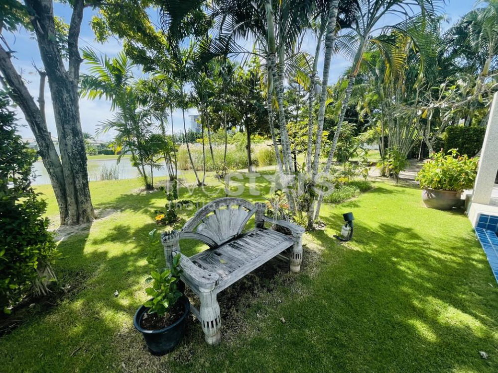 Black Mountain: Modern 3 Bed, 2 Bath Villa with extended Pool and Terrace Area 1021426878