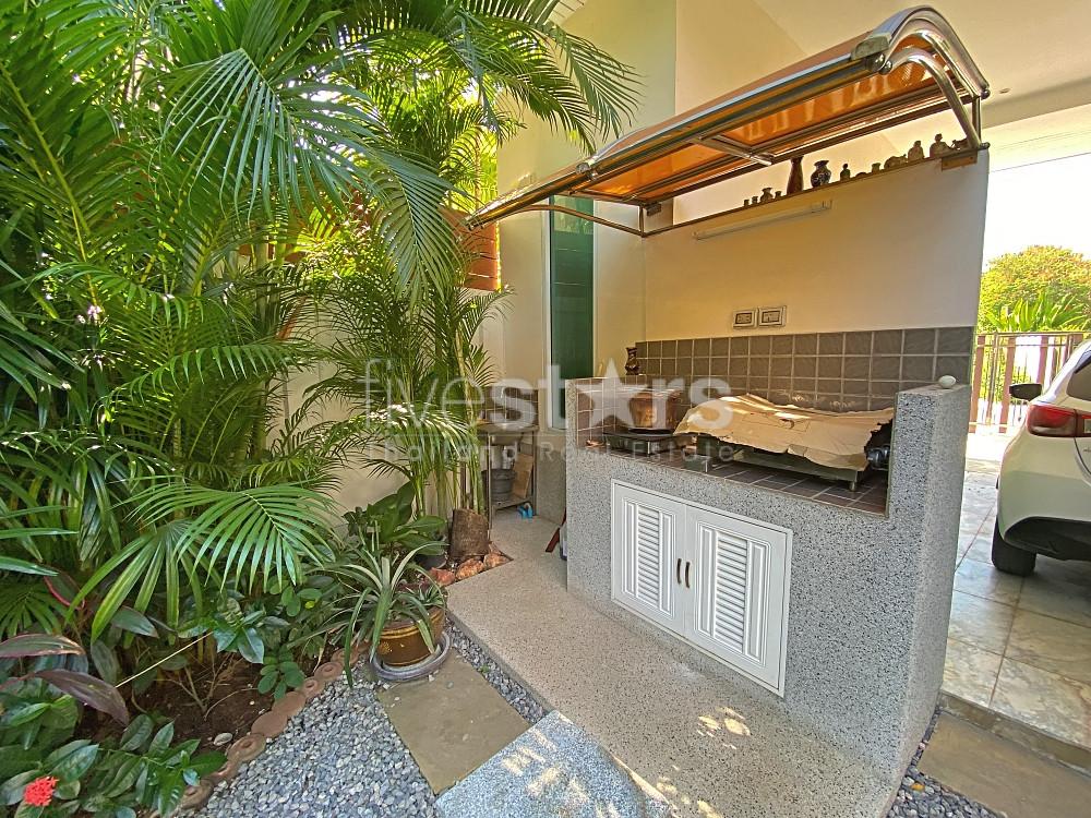 Modern 3 Bed 2 Bath Private Pool Villa For Sale in Woodlands Residence 996917386