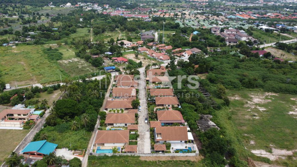 Great Condition 4 Bedroom Pool Villa Close to town 577827275