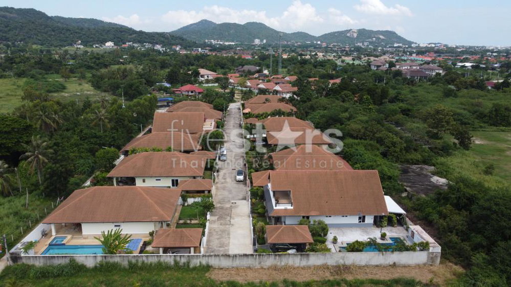 Great Condition 4 Bedroom Pool Villa Close to town 577827275