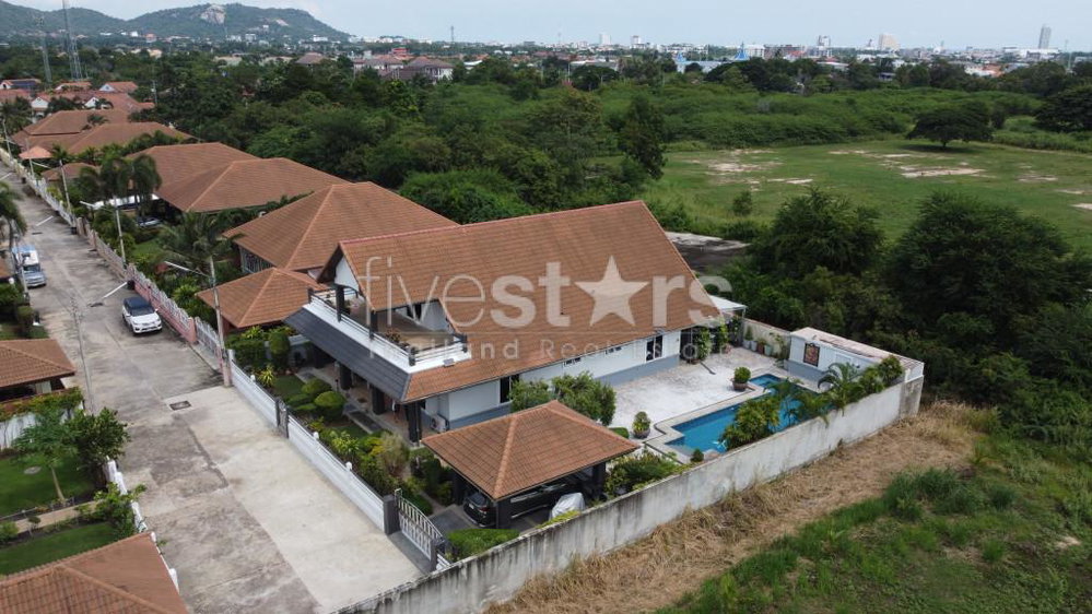 Great Condition 4 Bedroom Pool Villa Close to town 577827275