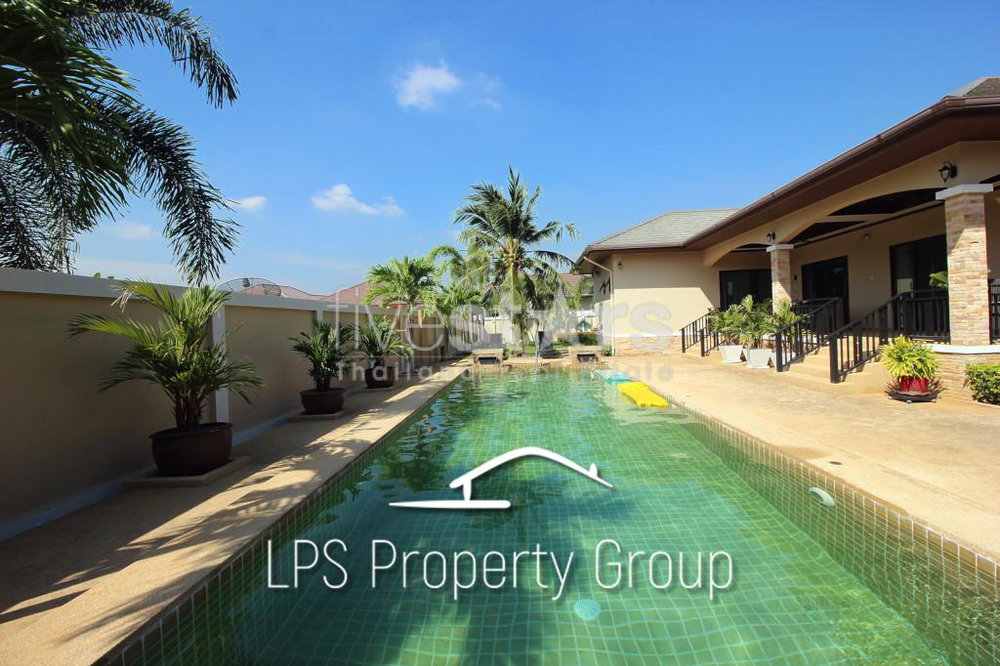 Spacious Holiday Home in Downtown Cha Am For Sale 1377436996