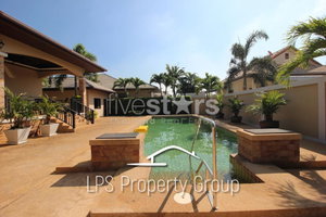 Spacious Holiday Home in Downtown Cha Am For Sale 1377436996