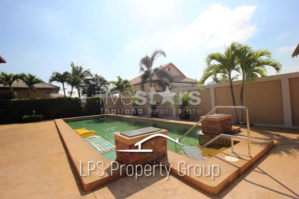 Spacious Holiday Home in Downtown Cha Am For Sale 1377436996