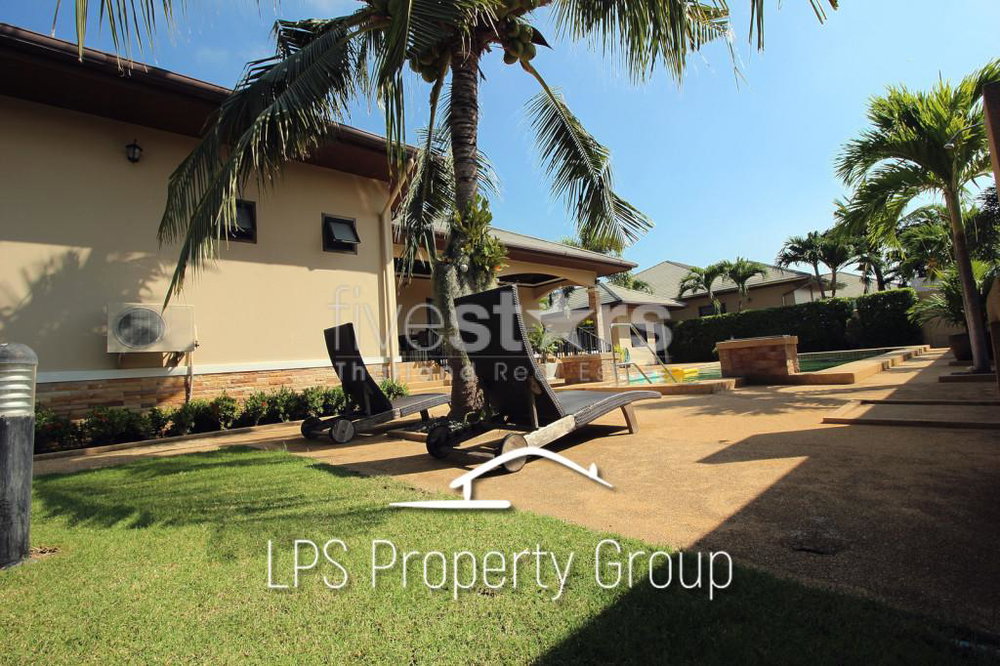 Spacious Holiday Home in Downtown Cha Am For Sale 1377436996