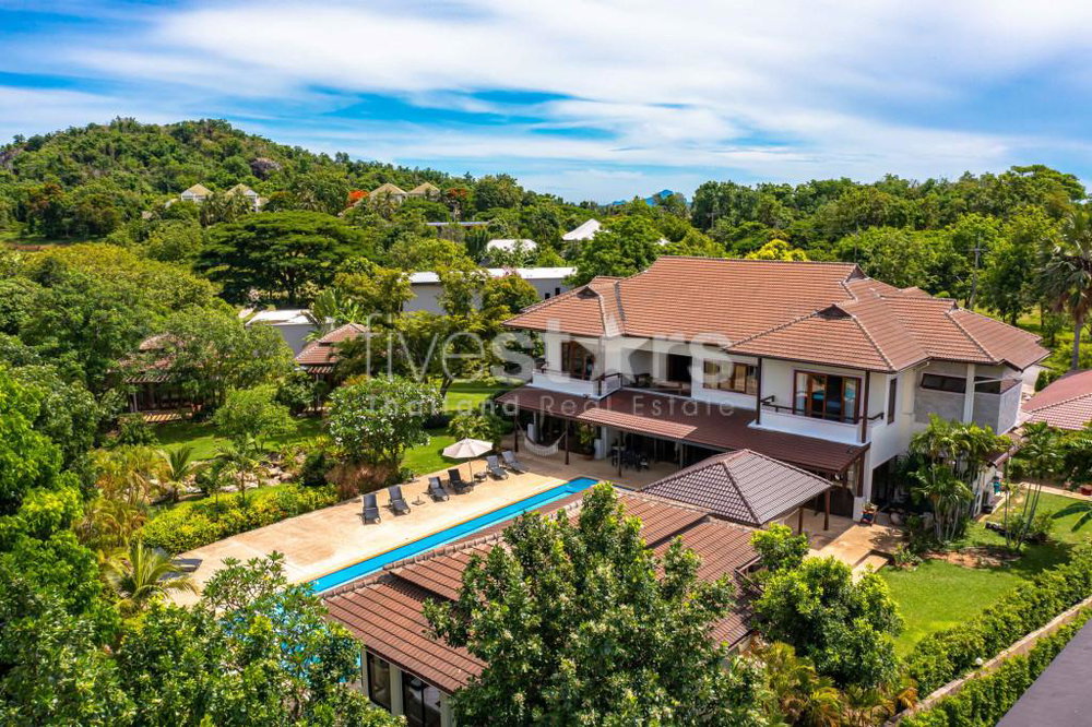 Amazing 9 bed, 8 Bath Pool Villa on Palm Hills Golf Course 3155453032