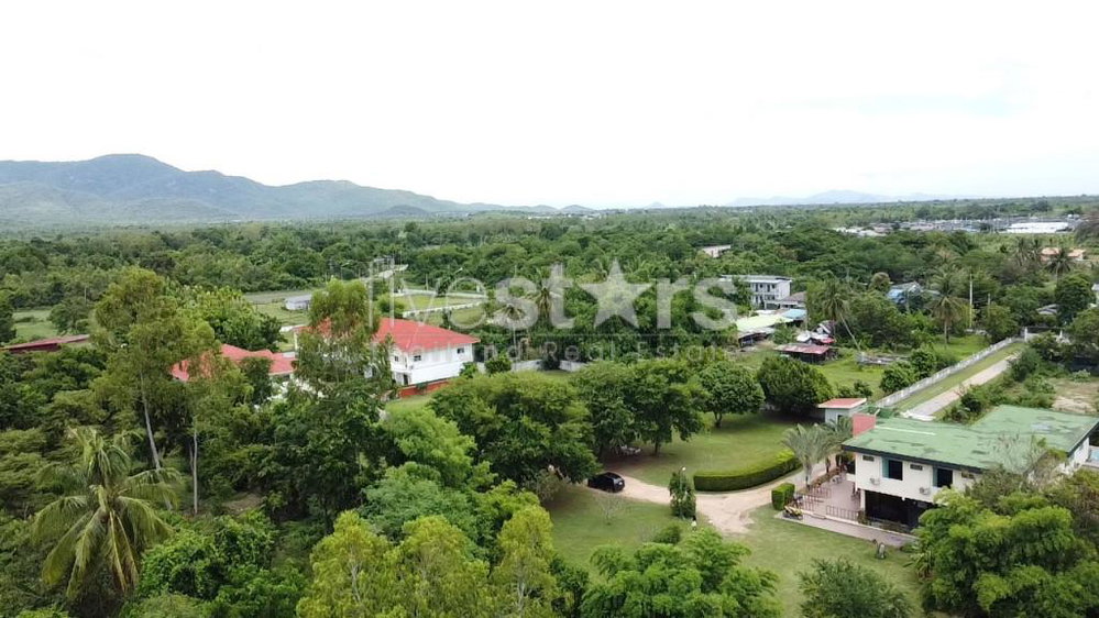 2 Storey : Stand Alone House On A Big Land Plot 536516087