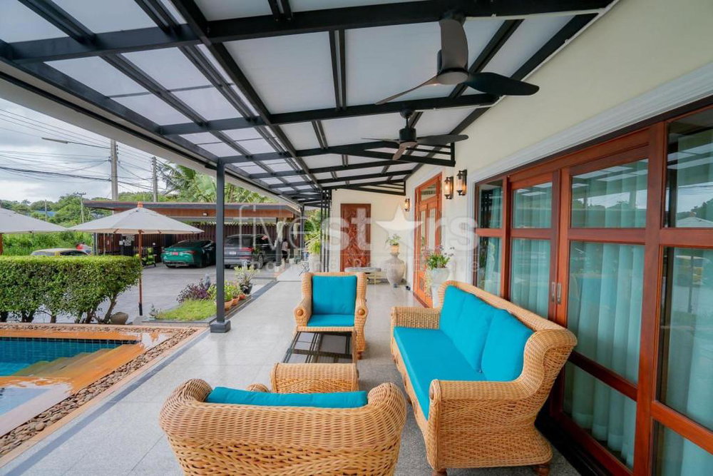 Palm Beach Village: 4 Bedroom Villa 2174615636