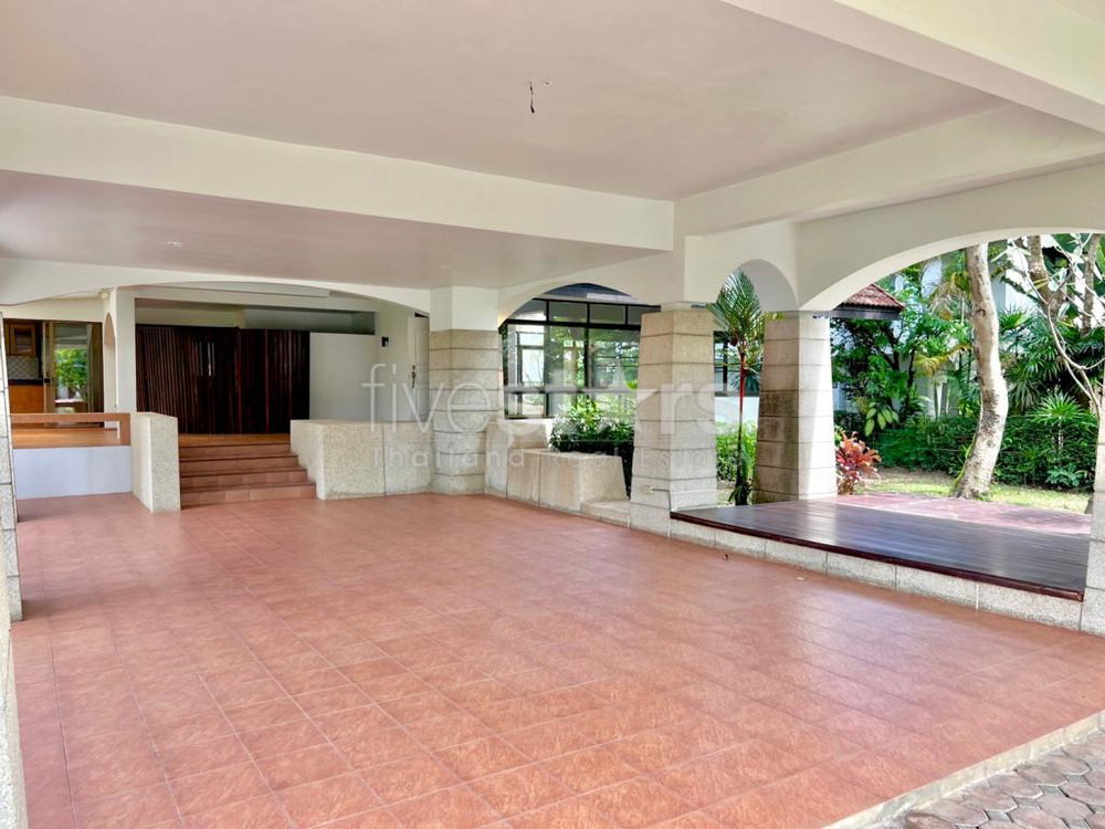 Palm Beach Village: 4 Bedroom Villa 2174615636