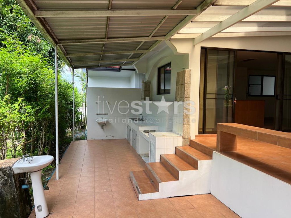 Palm Beach Village: 4 Bedroom Villa 2174615636