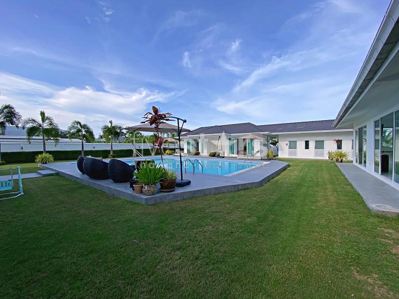 Private 7-Bedroom Villa Estate with 9 Bathrooms, Guesthouse, Games Room & Pool in Hin Lek Fai – Optional Extra Land 3828395879