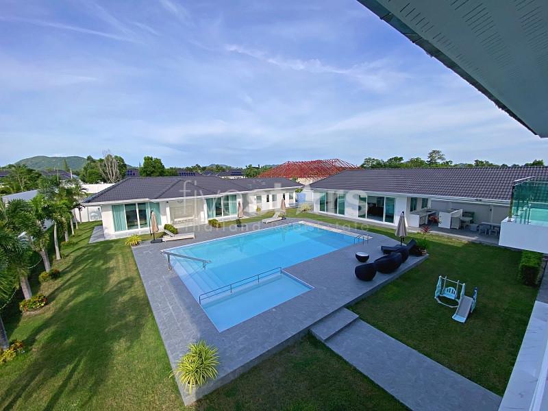 Private 7-Bedroom Villa Estate with 9 Bathrooms, Guesthouse, Games Room & Pool in Hin Lek Fai – Optional Extra Land 3828395879