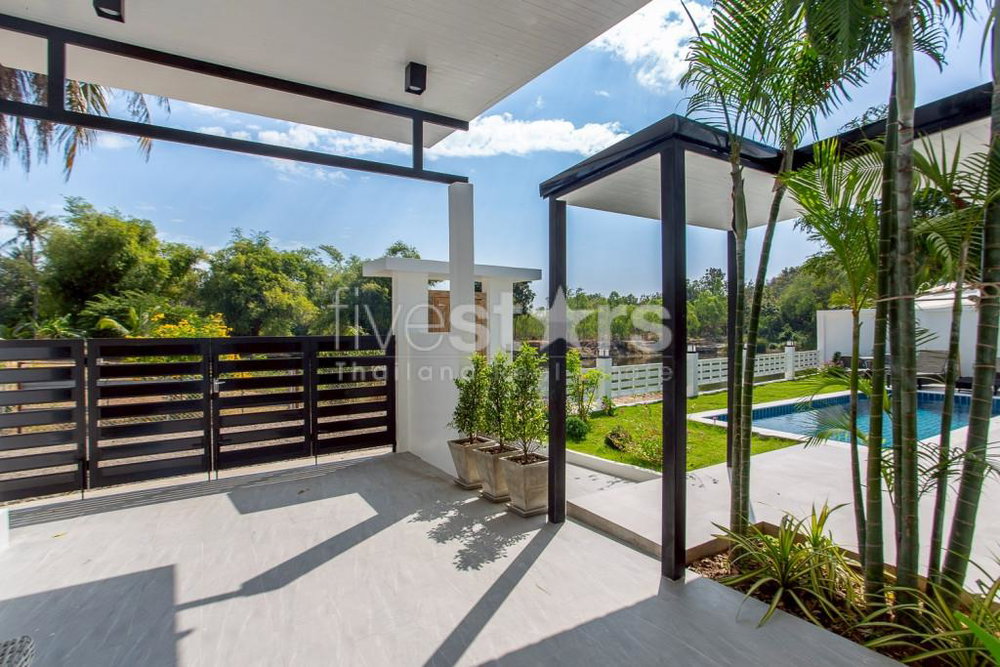 Cozy 2-Bedroom Lakeside Villa in Sampraya – Near Palm Hills Golf Club – THB 5,950,000 3424320546