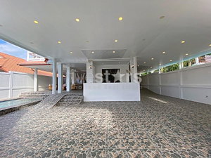 Beautifully Renovated 3-Bedroom Home Near Khao Takiap Beach 1904408805