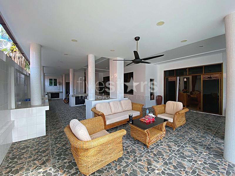 Beautifully Renovated 3-Bedroom Home Near Khao Takiap Beach 1904408805