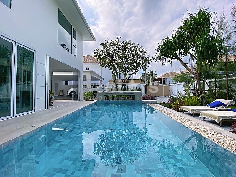 Modern 4-Bedroom Pool Villa with Solar Power and Steam Room – Great Location 717578153