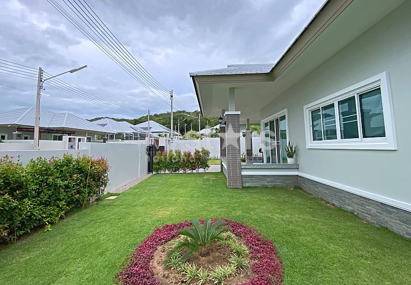 Modern 3-Bedroom Villa for Sale at Emerald Valley 2459015427