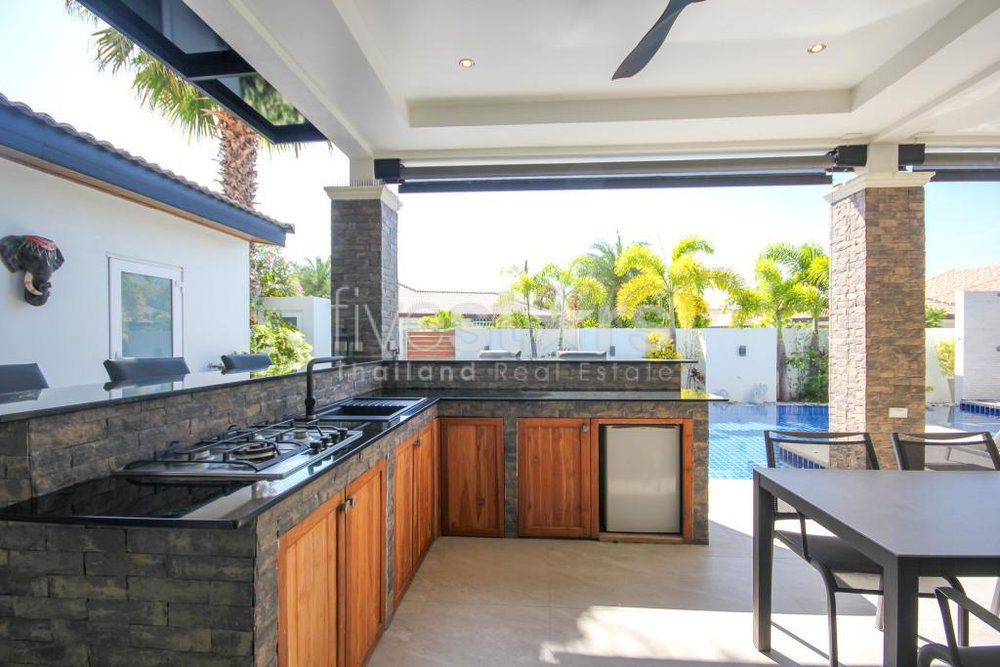 Stylish 3-Bedroom L-Shape Pool Villa in Orchid Paradise Homes 2090858543