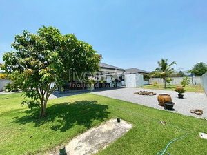 Large Dual-Villa Holiday Home for Sale in Cha-Am on 1 Rai Land – Ideal for Family Living or Rental Investment 3076997874