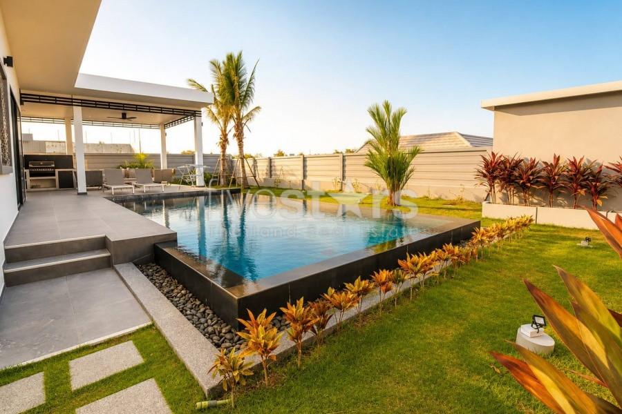 Modern 3-Bedroom Villa with Private Pool in Sivana Hills, Hua Hin 542253911