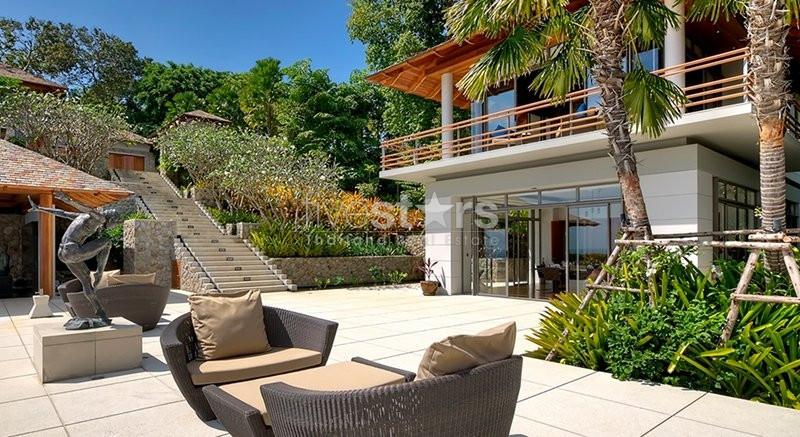 Luxury and prestigious villa nestled in the quiet and protected development of Millionaire’s Mile 3325950962