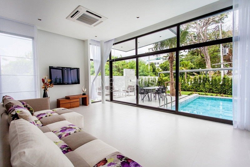 3-bedrooms pool villa for sale close to Nai Harn beach 365055685