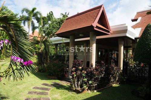Beautiful 3-bedrooms villa in a luxury residence in Nai Harn 1903222621