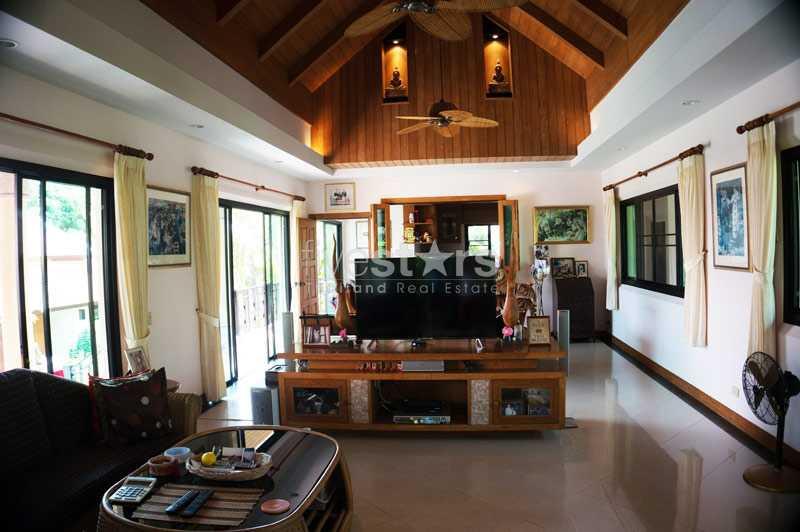 Beautiful 3-bedrooms villa in a luxury residence in Nai Harn 1903222621